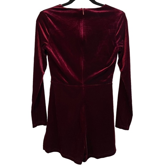 LULUS Romantic Moves Burgundy Velvet Long Sleeve Romper Women's Size Small - Picture 4 of 11